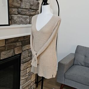 🎁Lightweight tan vneck long sleeve